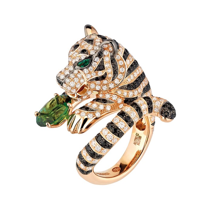 Bagha Tiger ring with a green tourmaline in 18k pink gold 