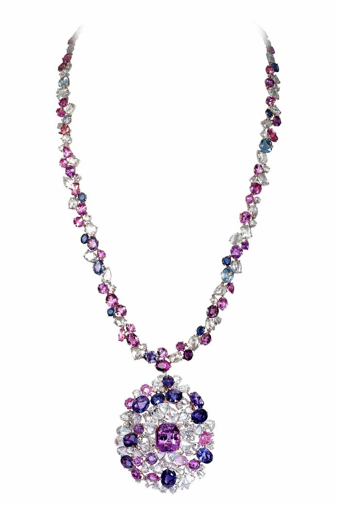 Pendant necklace with 89 carats of fancy coloured sapphires and 51 carats of diamonds