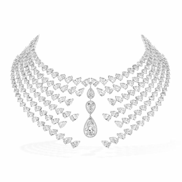 Pear-shaped diamond necklace 