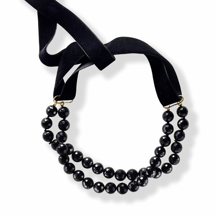 Romantika necklace in yellow gold, and black spinel