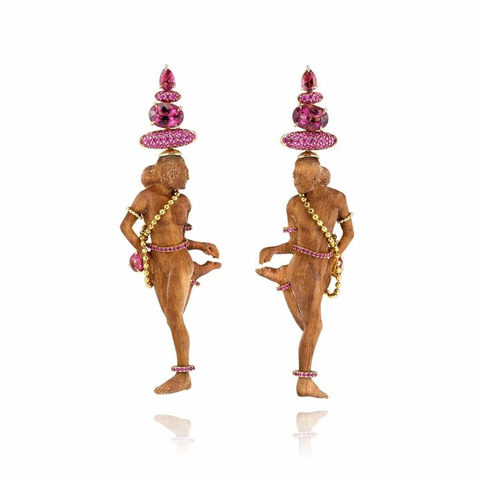 Earrings from the Indian Song High Jewellery collection in yellow gold, rubellite, ruby and sandal wood 