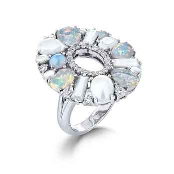Blaze ring in white gold, opal and diamond