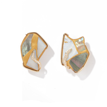 Earrings in gold and mother-of-pearl