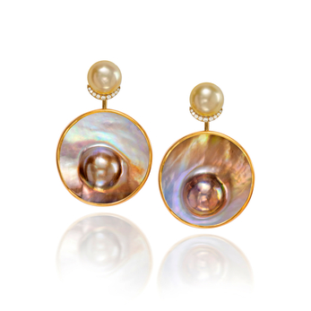 Earrings in gold, Fijian oyster shell, Fiji pearl, mother-of-pearl and champagne diamond
