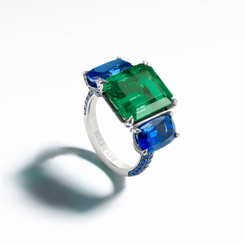 Cocktail ring in emerald and sapphire