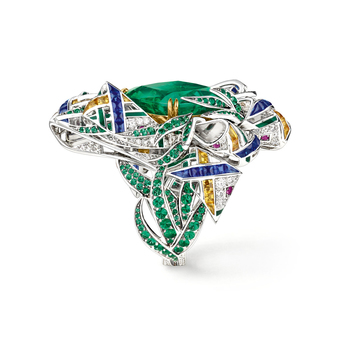 Chaumet Pastoral Anglaise ring from the Chaumet est une fête collection embellished with a Colombian emerald