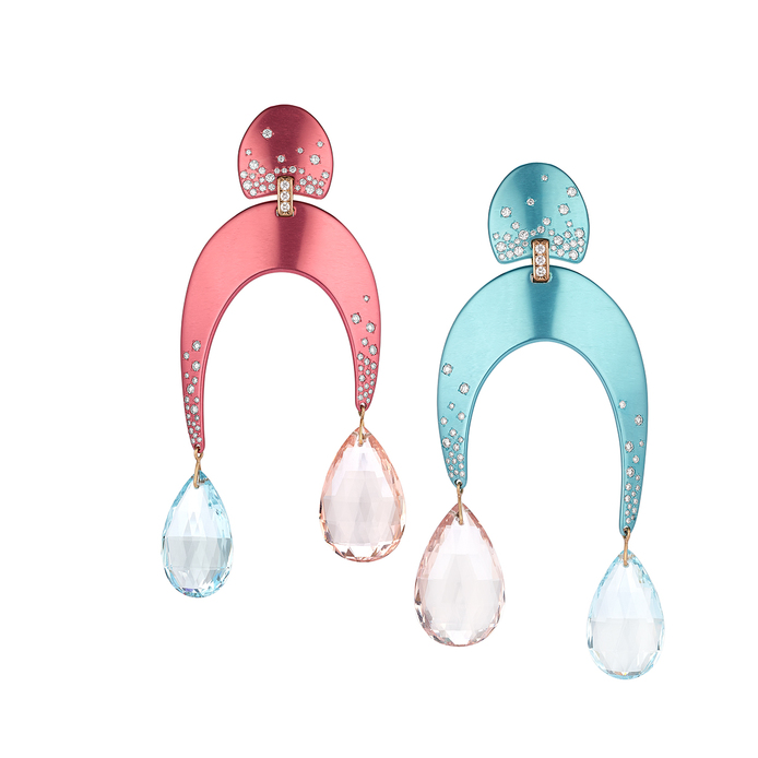 ‘Are you Calder or not?’ earrings by Suzanne Syz in aluminium and red gold with aquamarine and morganite drops