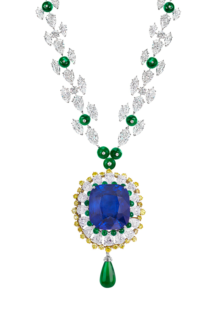 Moussaieff necklace with a natural Burmese sapphire of 91.38 carats, emeralds, colourless and yellow diamonds