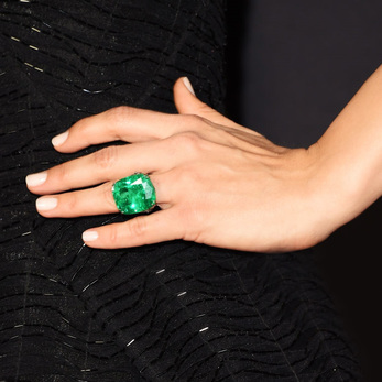 Emmy Rossum wearing Lorraine Schwartz Colombian emerald ring