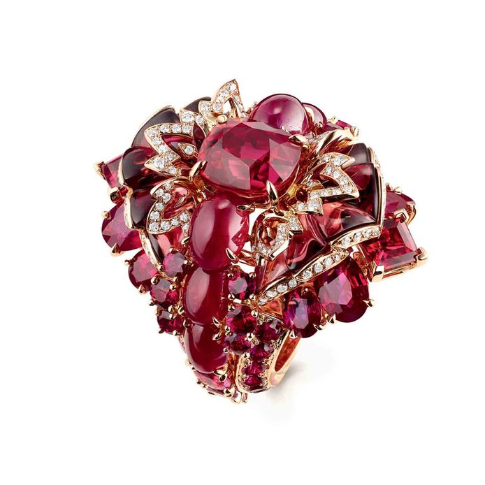 Кольцо Chaumet 'Aria Passionata' с родолитами, красными турмалинами и бриллиантами