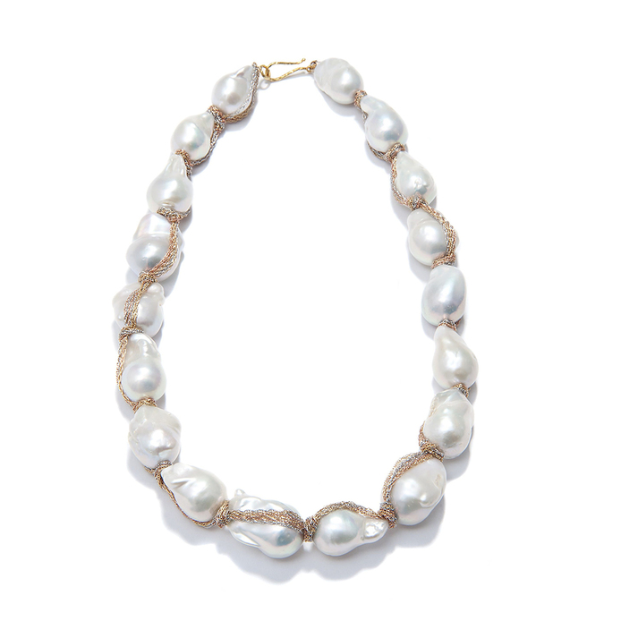 Necklace with white baroque pearls, wrapped in 18k yellow, rose and white gold chain