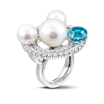 'Pearls and Gem' ring from the 'Spheres' collection with pearls, zircon and diamonds 