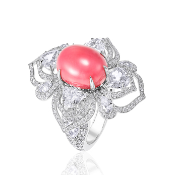 'Alexandria' ring with conch pearl and diamonds 