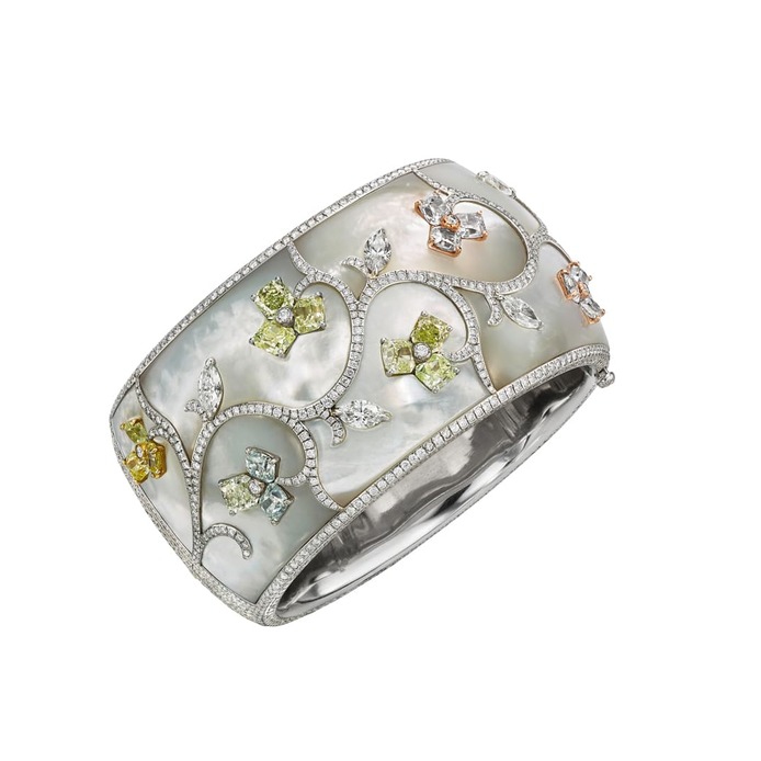 Cuff with yellow, blue, and green fancy coloured, intense coloured, colourless diamonds and mother-of-pearl in 18k white gold