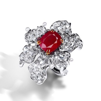 Ring with ruby and diamond in 18k white and yellow gold